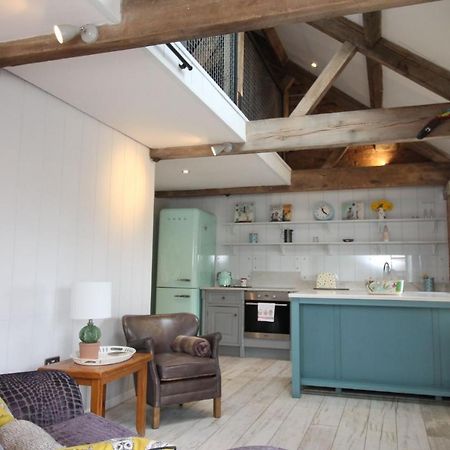 The Hayloft - Cheshire Villa Крю Екстериор снимка
