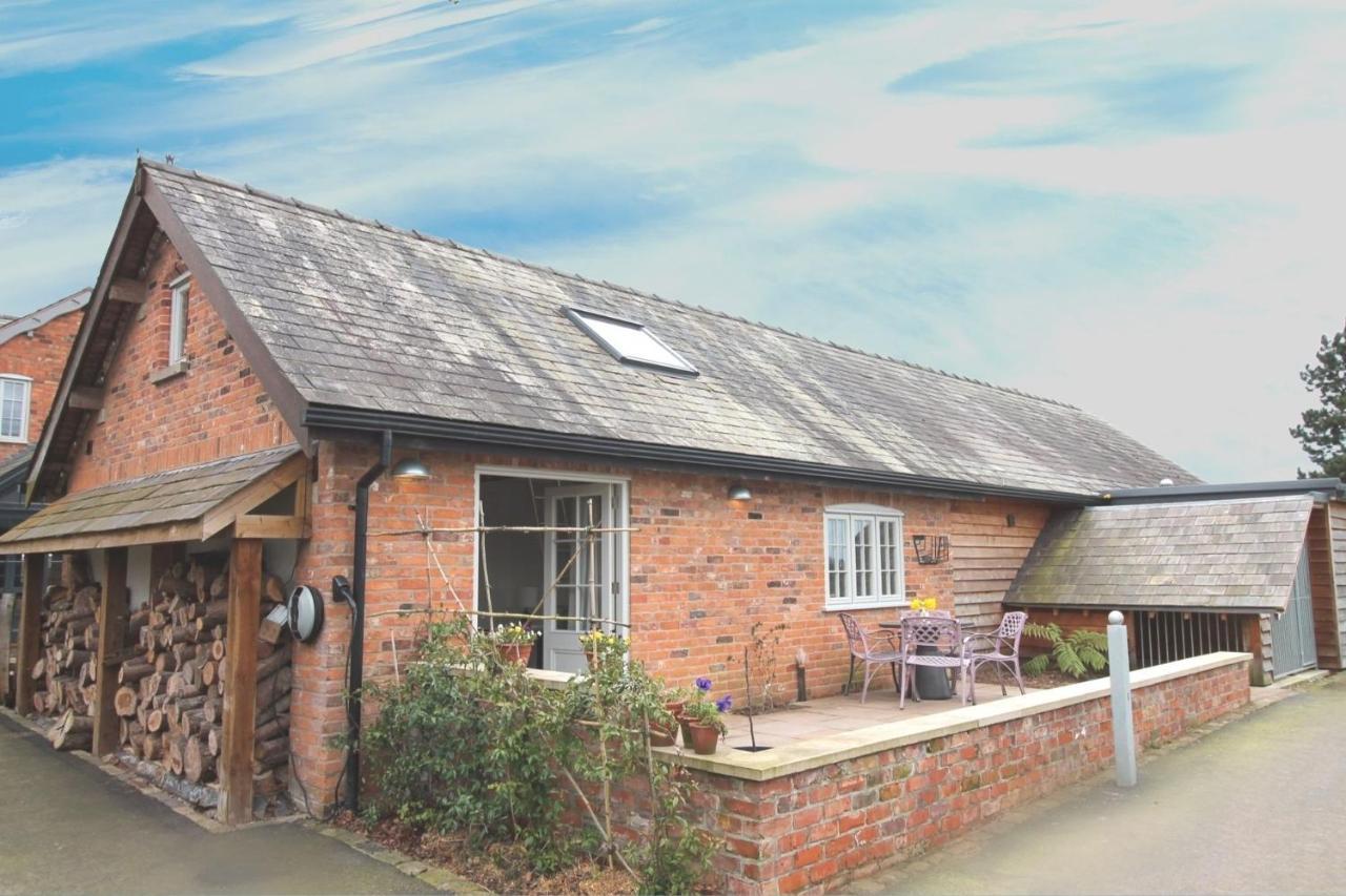 The Hayloft - Cheshire Villa Крю Екстериор снимка
