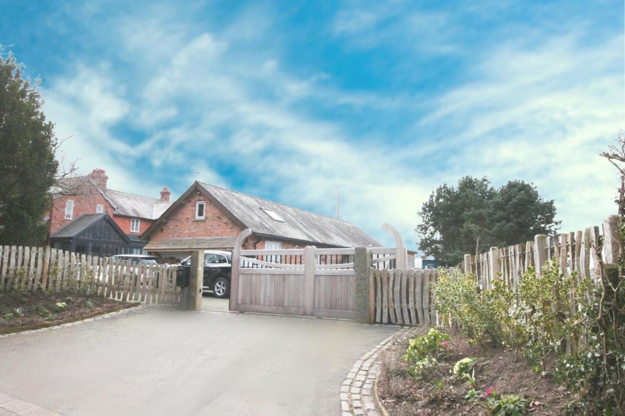 The Hayloft - Cheshire Villa Крю Екстериор снимка