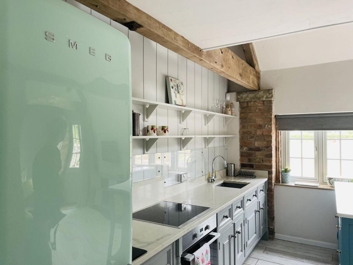 The Hayloft - Cheshire Villa Крю Екстериор снимка