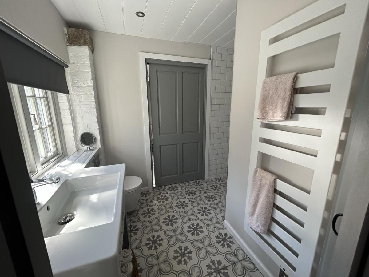 The Hayloft - Cheshire Villa Крю Екстериор снимка