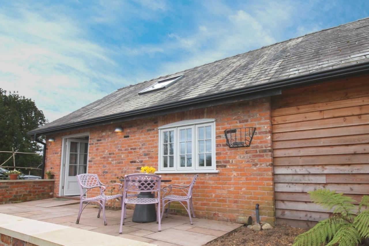 The Hayloft - Cheshire Villa Крю Екстериор снимка