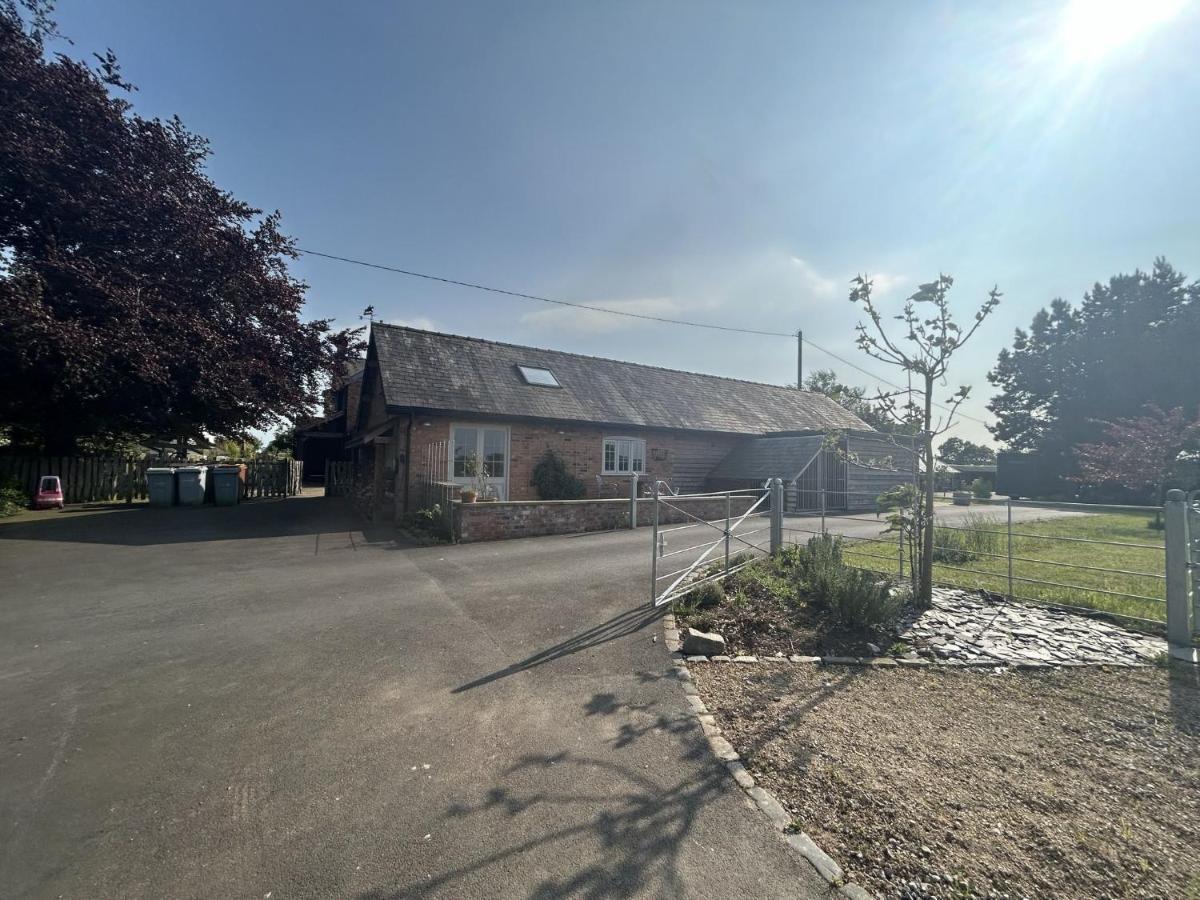 The Hayloft - Cheshire Villa Крю Екстериор снимка